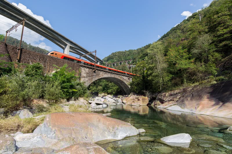 treno-gottardo-bei-lavorgo_50747401932_o