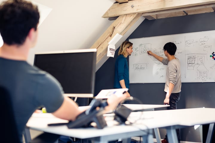 AdobeStock_159083704_Teammeeting_Whiteboard